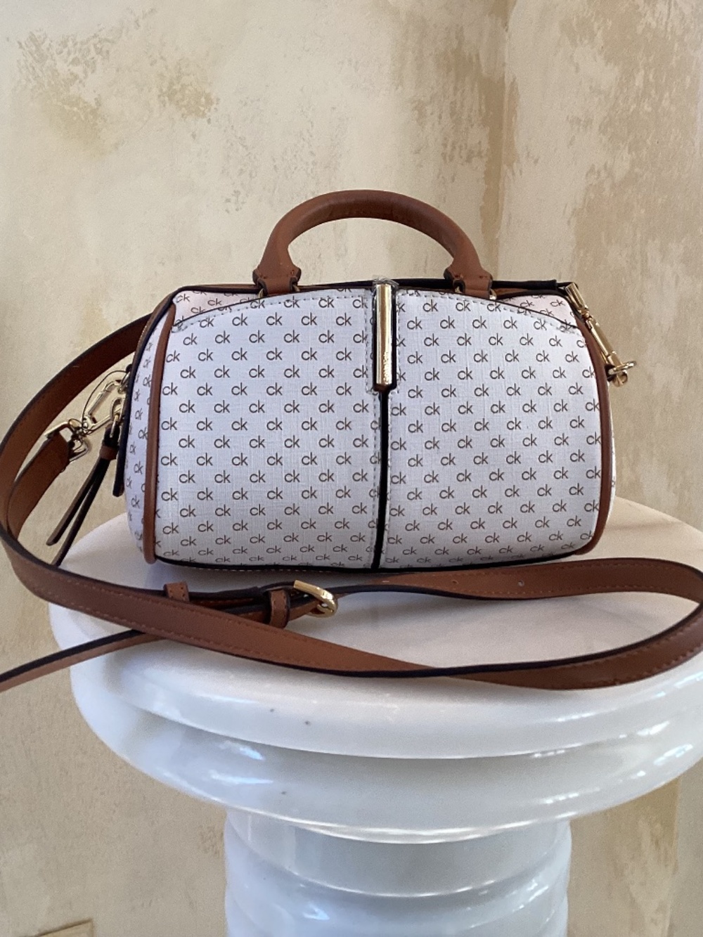 CALVIN KLEIN CROSSBODY SIGNATURE VANILLA BAG - ORIGINAL PRICE $158.00